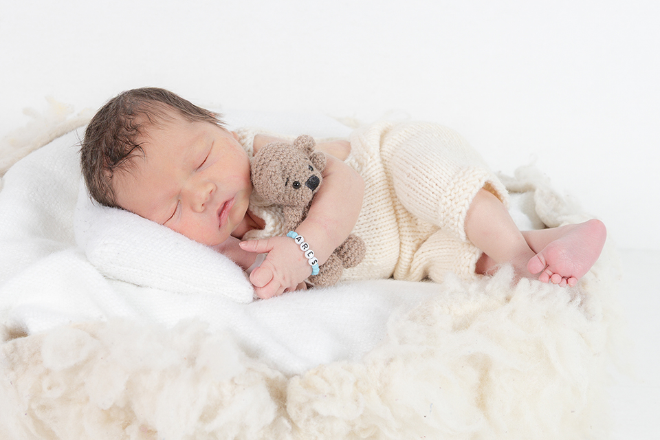 1767596100000-ares-adriano